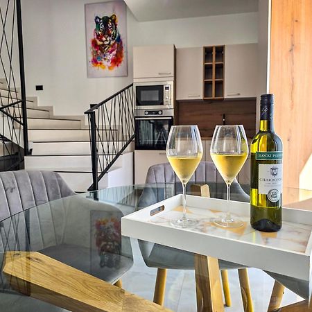 Villa David Pula Bagian luar foto
